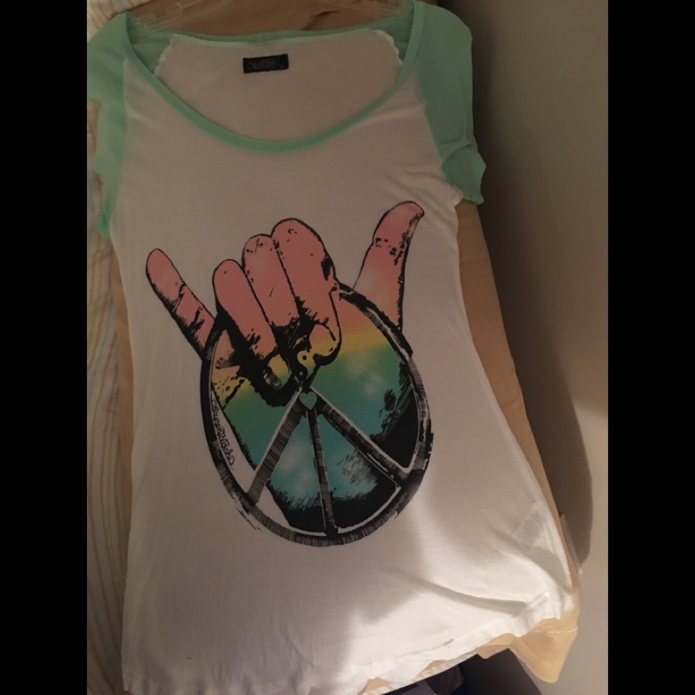 Lauren Moshi peace and love hi def